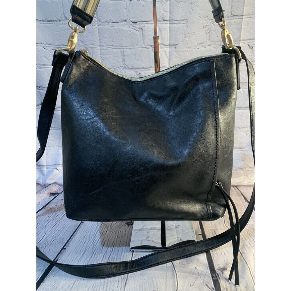 Relic Bag‎  Medium faux Black Leather Double Handles Inner Pockets Tote Handbag